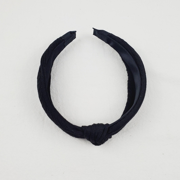 Non-Slip soft fabric knotted headband - Picture 3 of 8